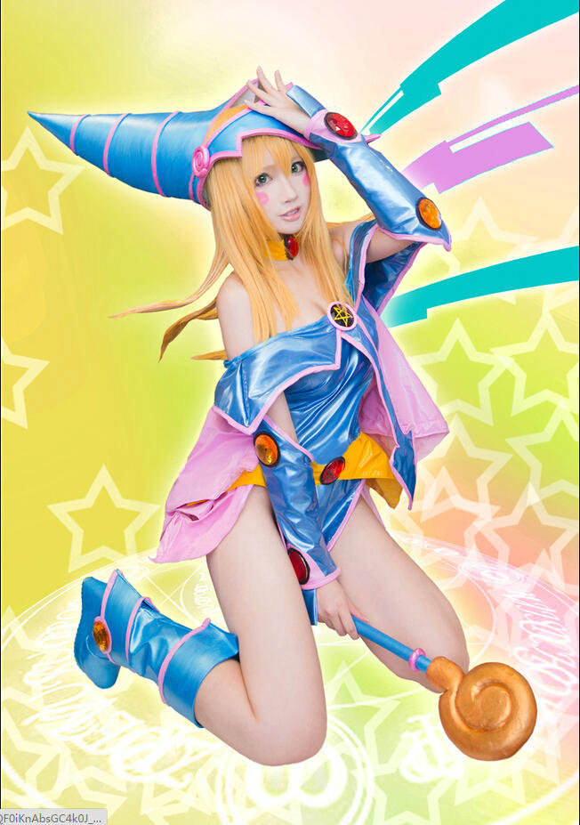 妹纸长腿颜值高《游戏王》黑魔导女孩COS欣赏